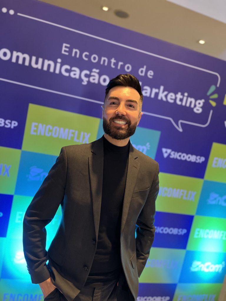 Rafael Terra, palestrante de Marketing e Inteligência Artificial para empresas e eventos corporativos.